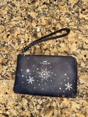 Coach New York Navy Blue Snowflake Wristlet Wallet Clutch